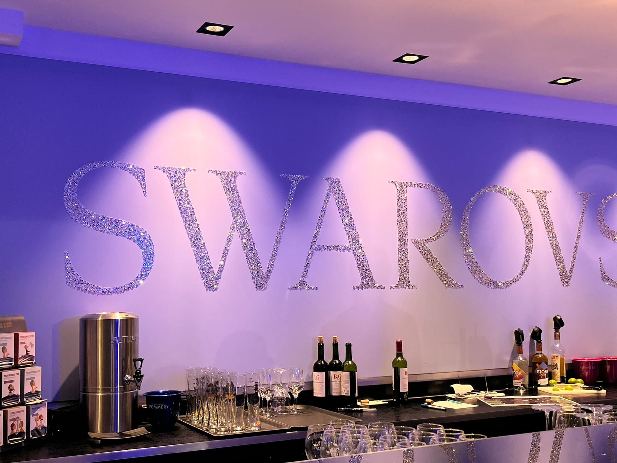 FALLING | IN LOVE Review at Berlin’s Friedrichstadt-Palast