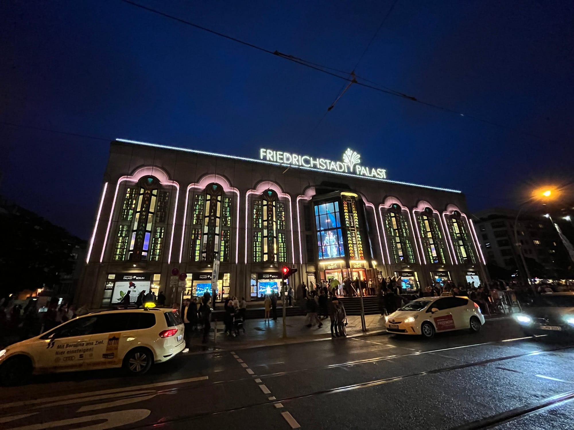 FALLING | IN LOVE Review at Berlin’s Friedrichstadt-Palast